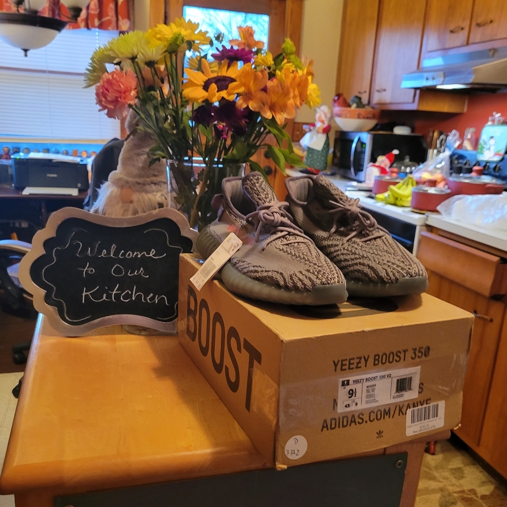 YEEZY BOOST 350 V2"Beluga 2.0"